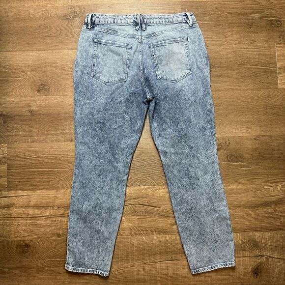 Good American | Good Classic Slim Straight Jeans - Picture 5 of 12